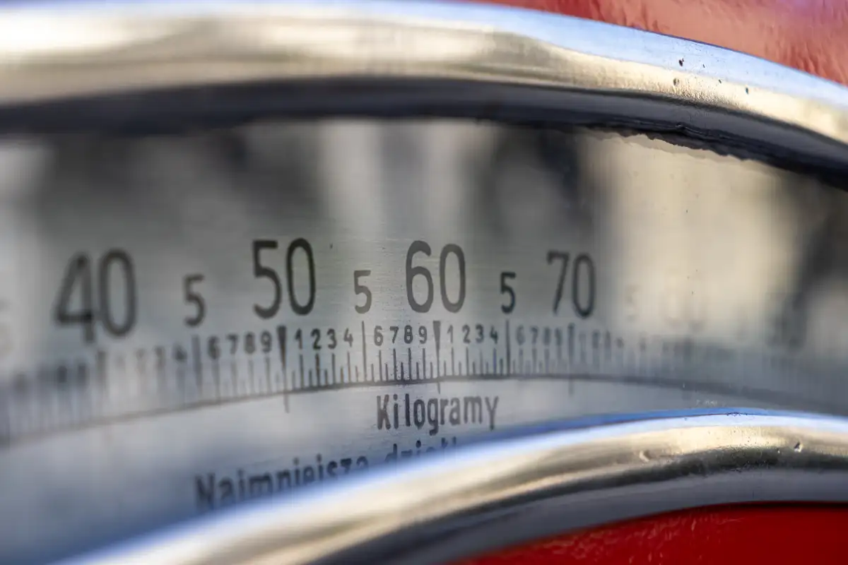 Industrial Mechanical Weighing Scale's Metallic Dial, Featuring Precise Numerical Measurements And Kilogramy